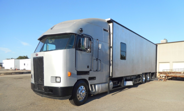 1990 Custom Built Peterbilt Cabover - Image 2