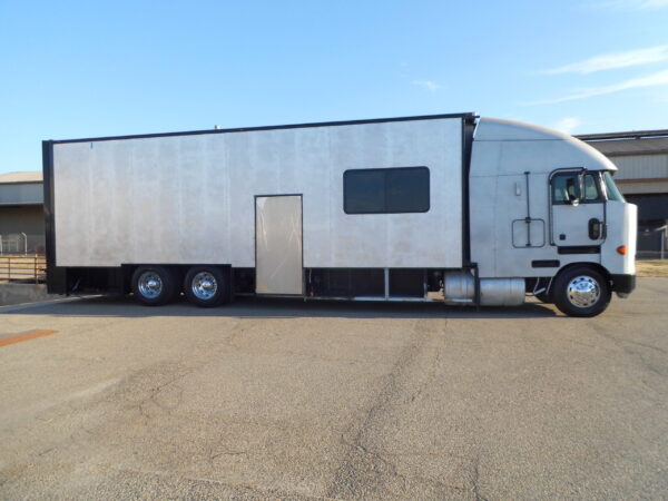 1990 Custom Built Peterbilt Cabover - Image 4