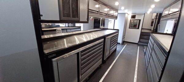TURNKEY Built 53’ Custom Race - Image 4