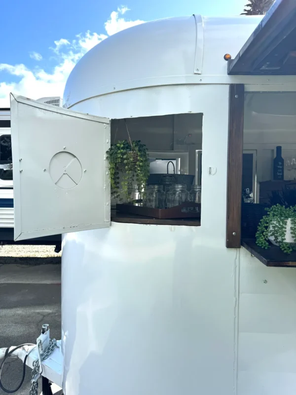 1984 White w/Wood LOADED 2-Horse Trailer Mobile Bar - Image 15