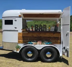 1983 White 2-Horse Trailer Mobile Bar